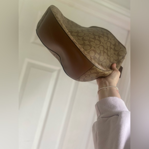 AUTHENITC COACH PURSE. - Picture 4 of 10